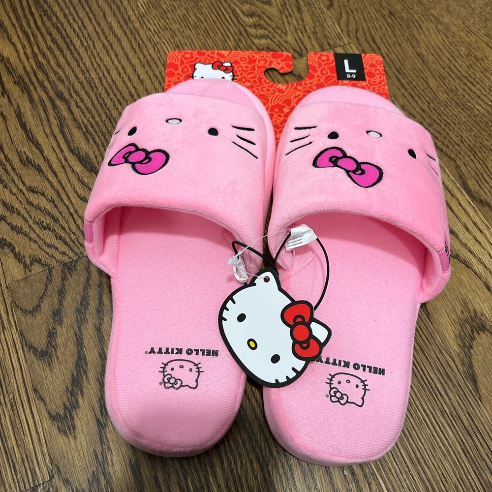 Hello Kitty Slippers - Picture 2 of 4